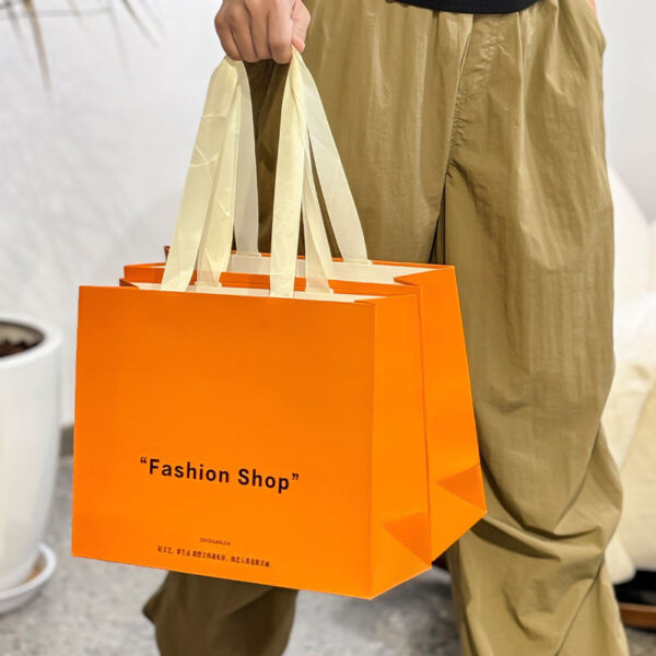 Customized Shopping Paper Bag For Clothing